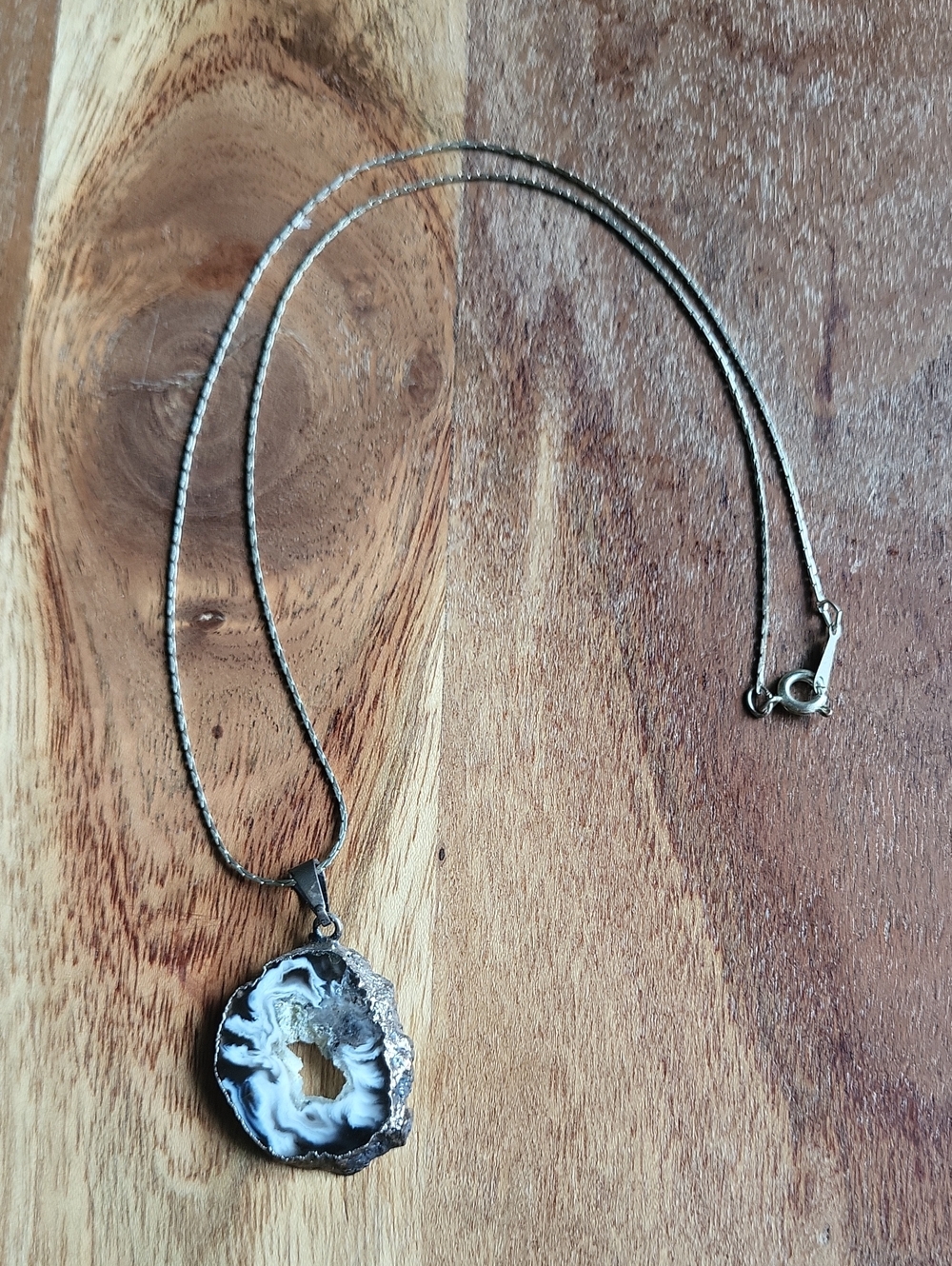 Silver-Tone White Agate Geode Pendant Necklace